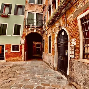 The Wolf House Venedig